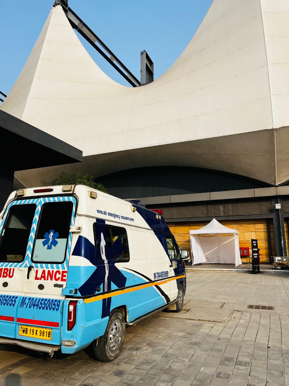 Ambulance image 23